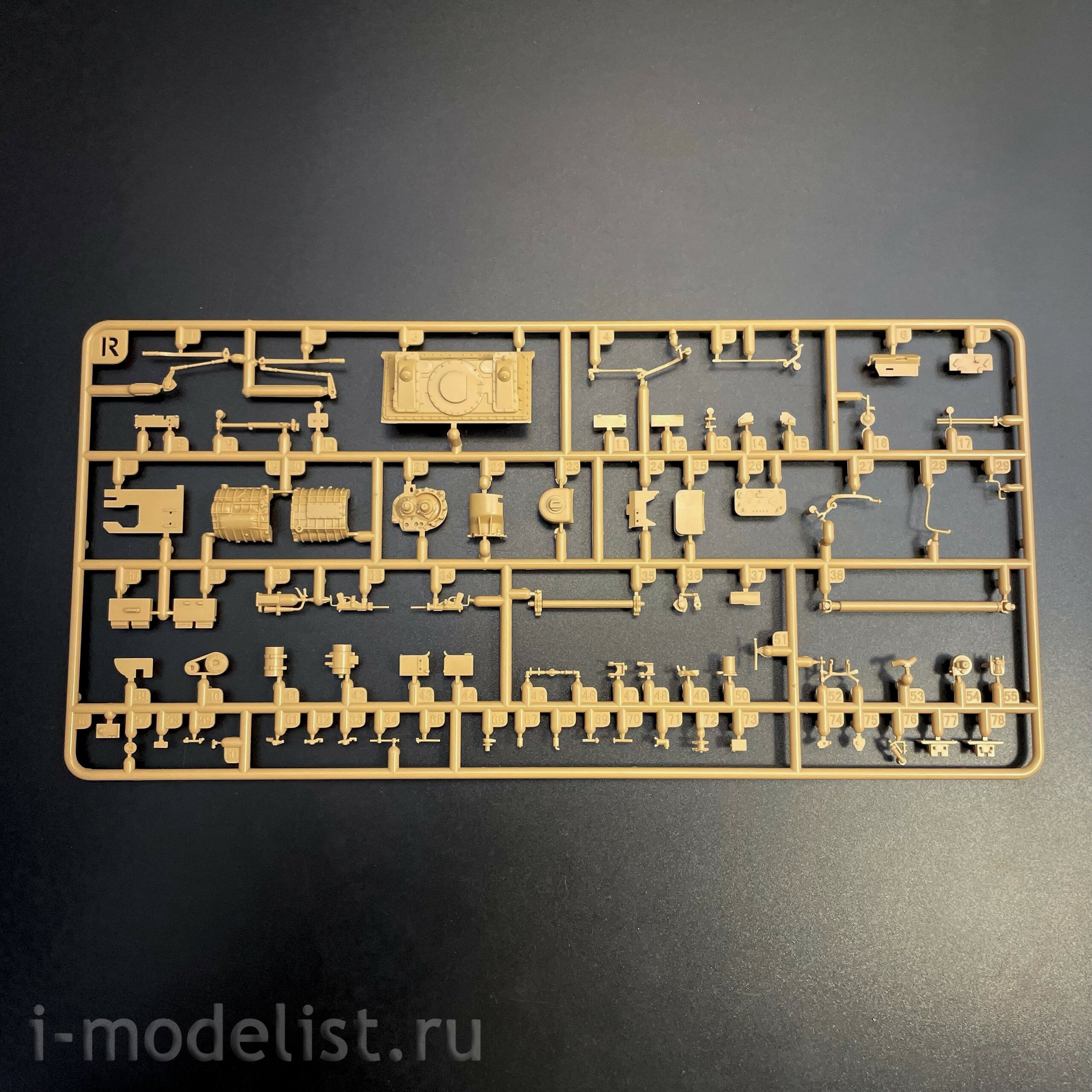 RM-5135 Rye Field Model 1/35 Танк M4A3 Sherman 76W VVSS поздний (Стандартная версия с интерьером)	