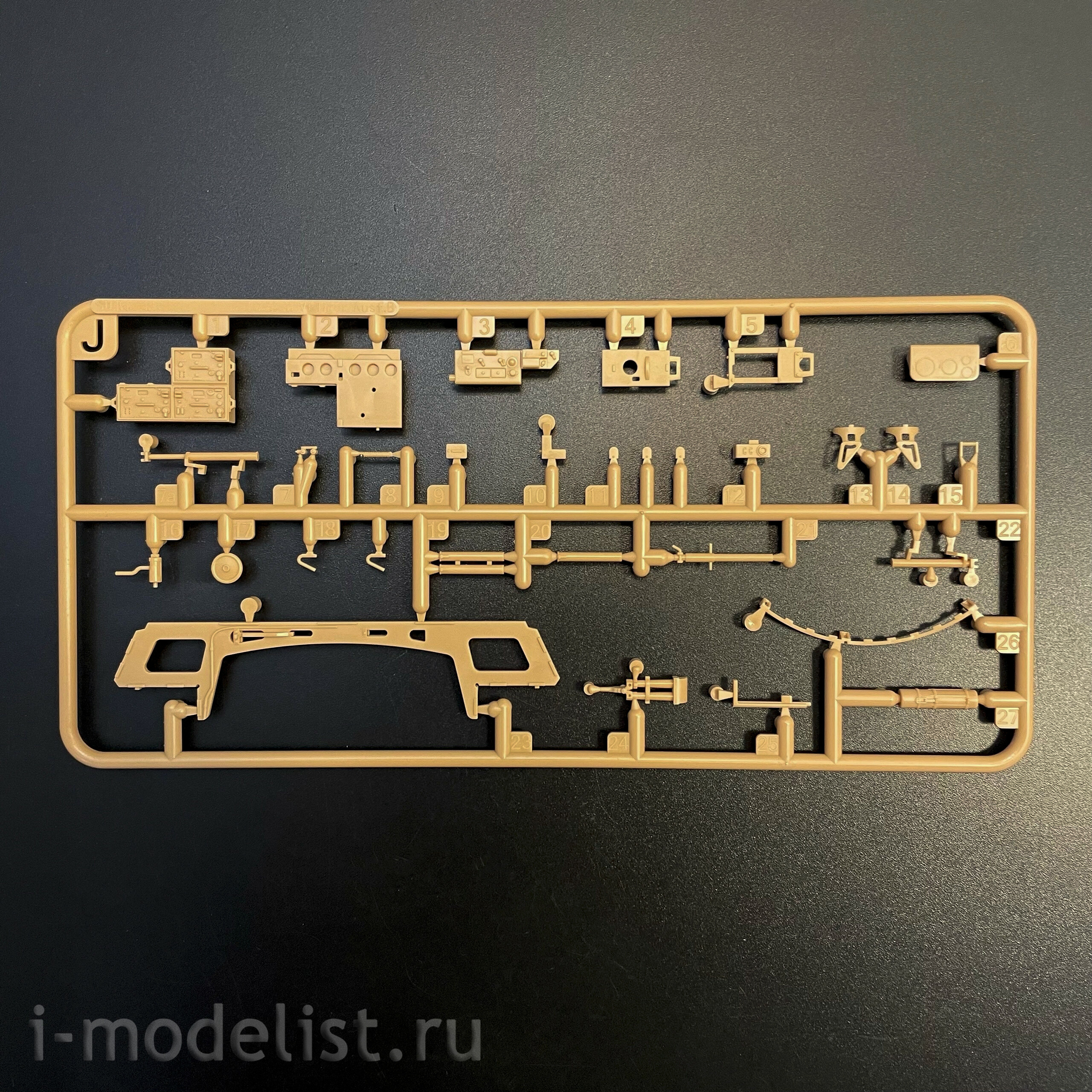 RM-5146 Rye Field Model 1/35 Немецкий танк Pz.Kpfw.VI Ausf.B King Tiger с башней Henschel Sd.Kfz. 182 (с полным интерьером)