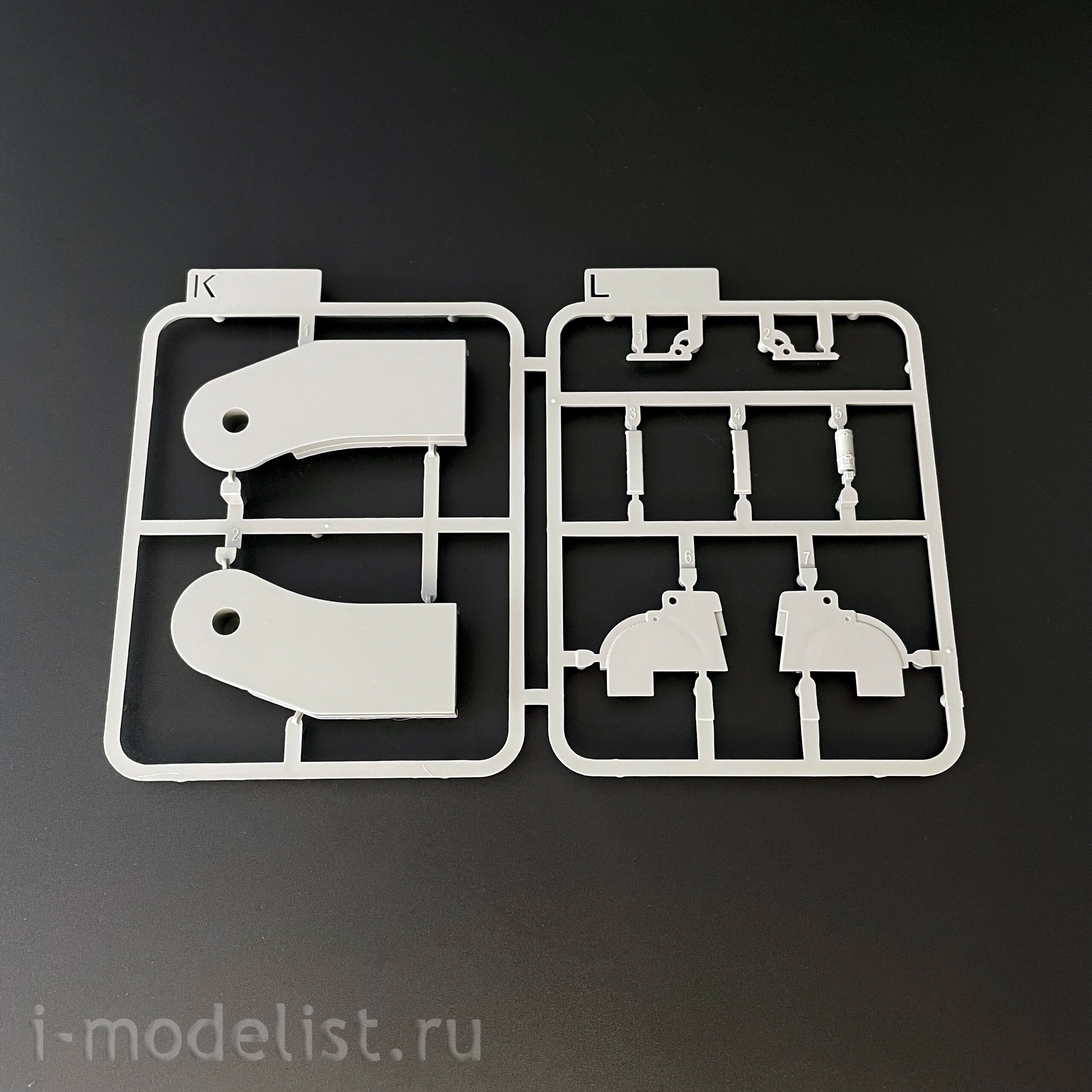 2198 Takom 1/35 Немецкий тяжёлый танк Sd.Kfz. 181 Pz.Kpfw.VI Ausf.E Tiger I (средний) с Zimmerit