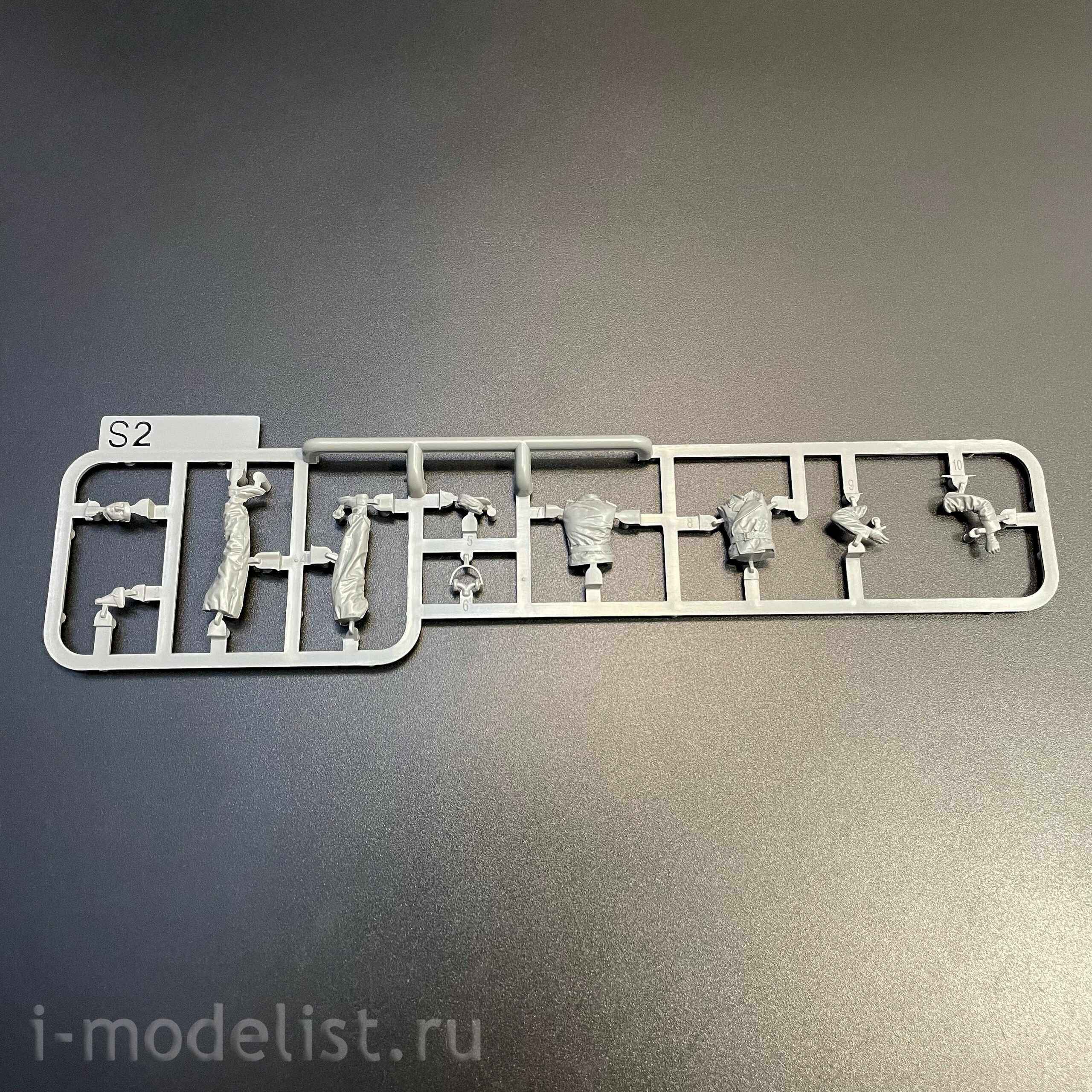 2195 Takom 1/35 Немецкий тяжёлый танк Sd.Kfz.181 Pz.Kpfw.VI Ausf.E - Tiger I ранний с фигурой Michael Wittmann
