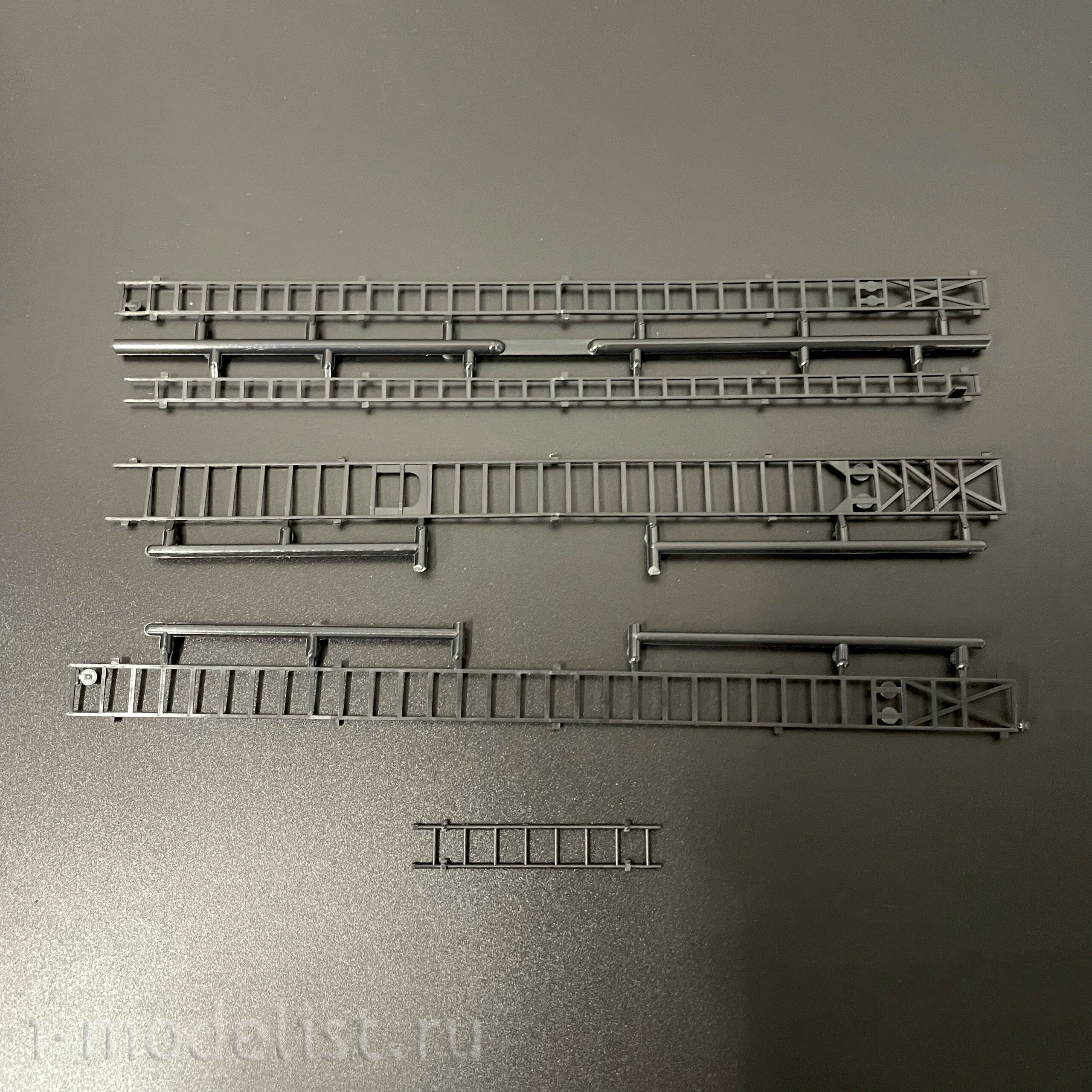 1669AVD AVD Models 1/43 Пожарная автолестница АЛМ-30 (157)