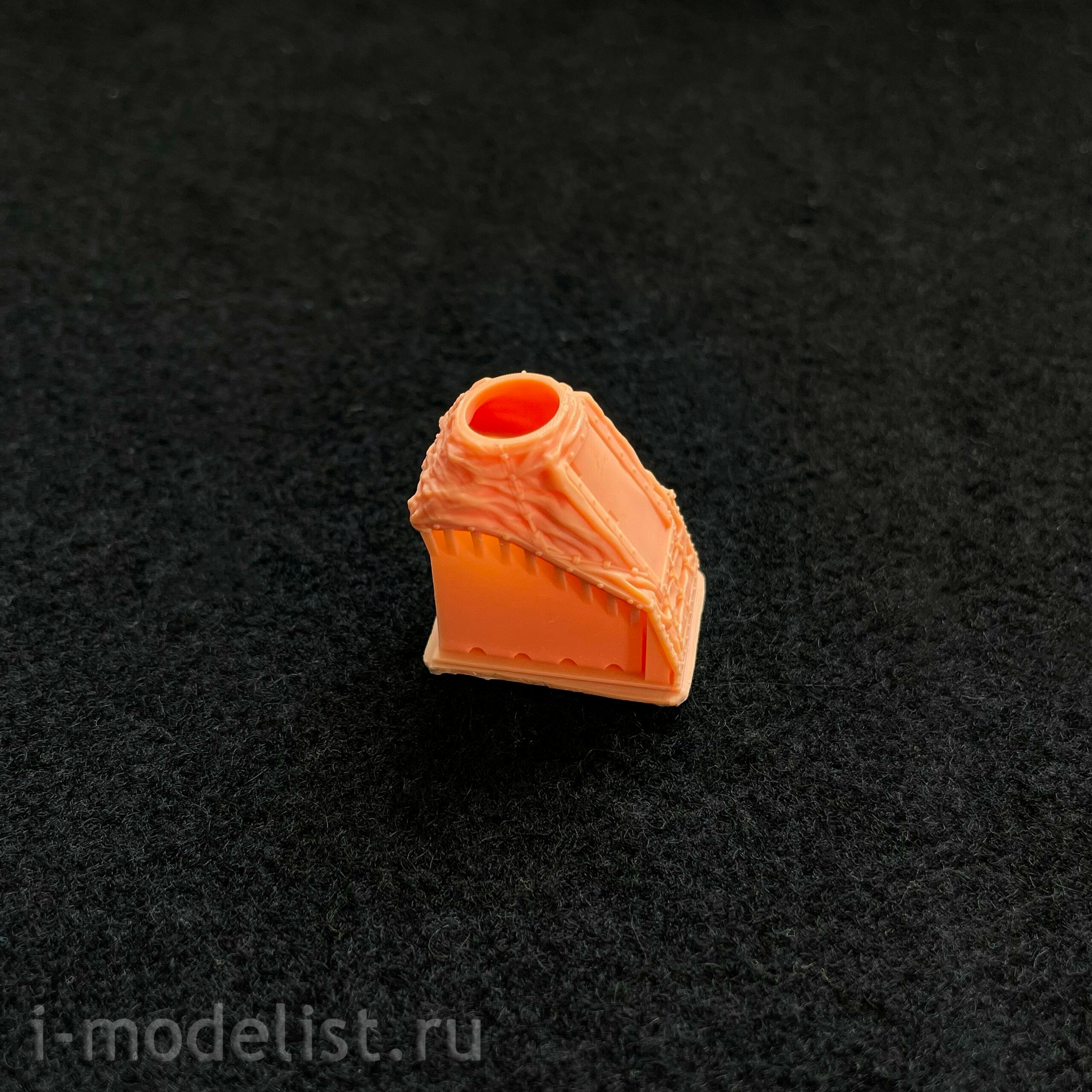 RM-5091 Rye Field Model 1/35 Советский танк Т-55АМД с комплексом активной защиты (КАЗ) 