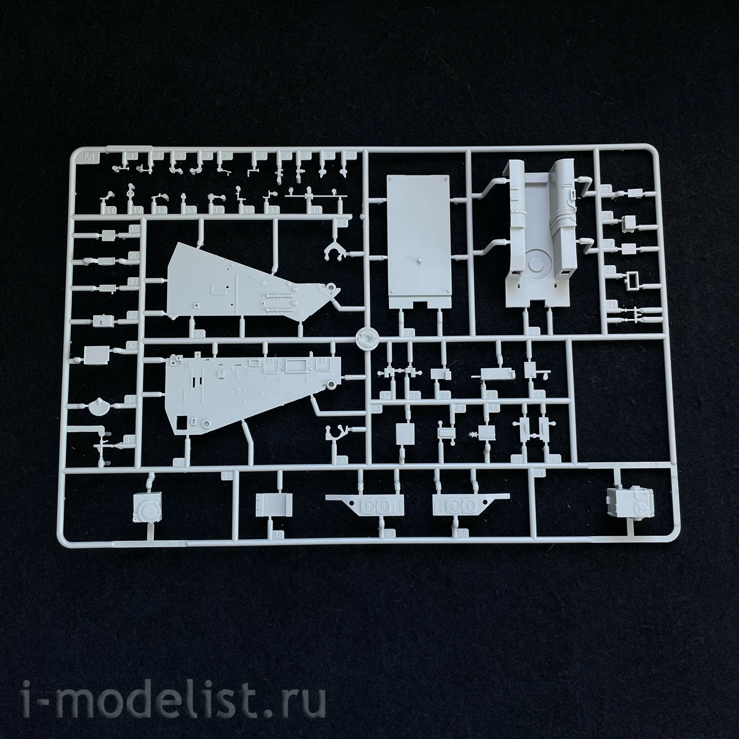 09586 Трубач 1/35 E-100 Flakpanzer с Flakrakete Rheintocher I