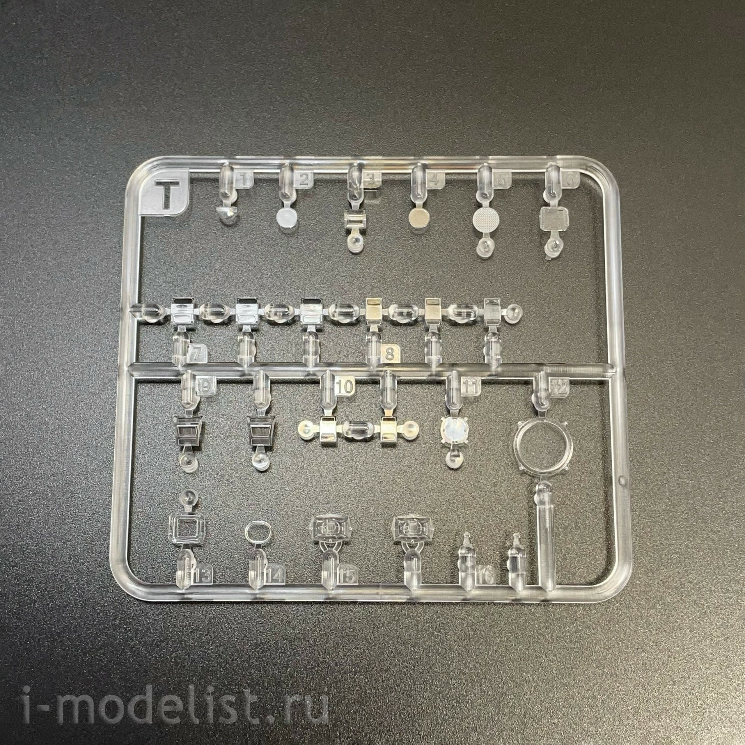RM-5115 Rye Field Model 1/35 Российский танк Т-80УК (по лицензии ОмскТрансМаш)