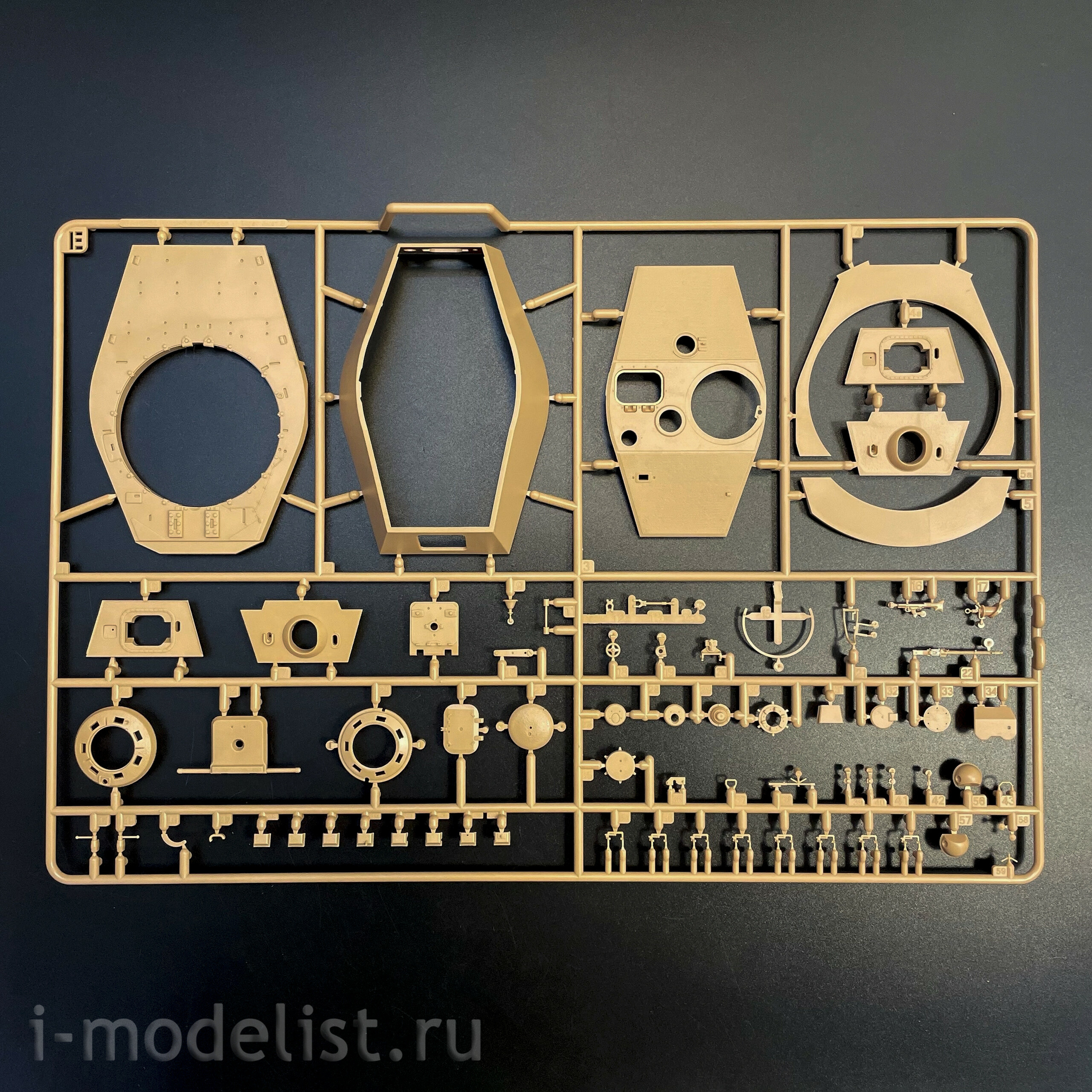 RM-5146 Rye Field Model 1/35 Немецкий танк Pz.Kpfw.VI Ausf.B King Tiger с башней Henschel Sd.Kfz. 182 (с полным интерьером)