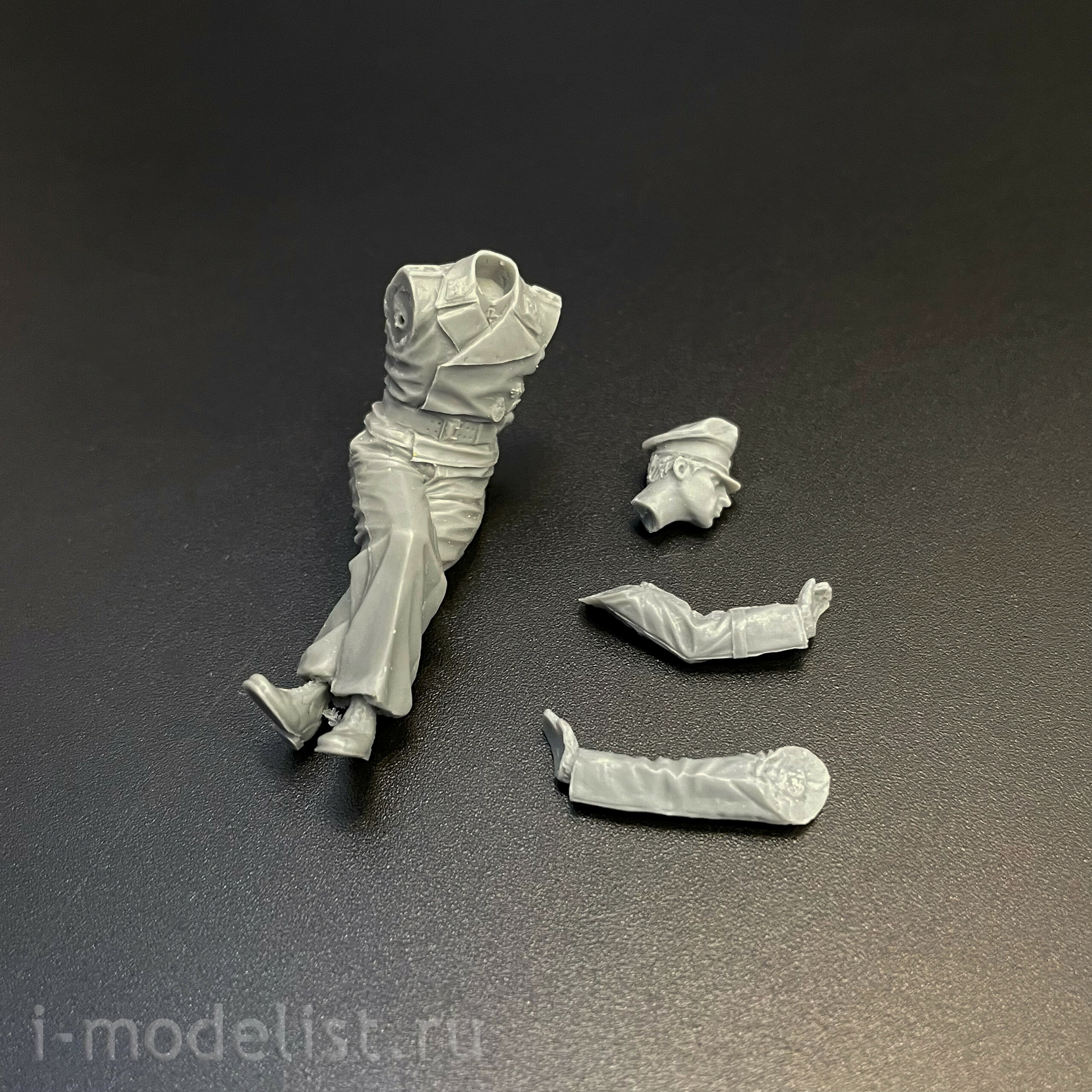 RM-5140 Rye Field Model 1/35 Немецкий танк Sd.kfz.181 Tiger I (ранний, Курск 1943) с двигателем и фигуркой Михаэля Виттманна