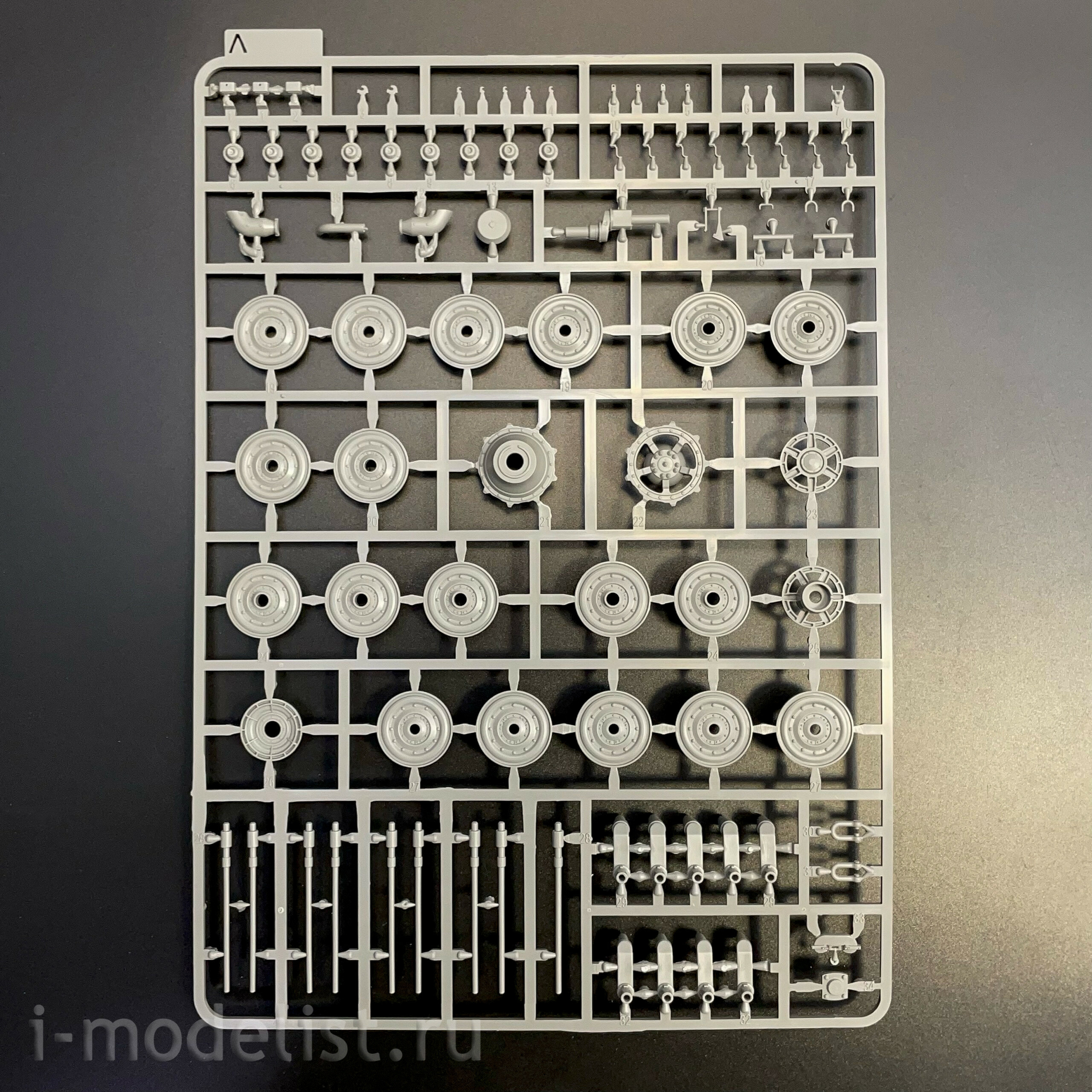 2046 Takom 1/35 Танк King Tiger Sd.Kfz.182 турель Porsche с Zimmerit