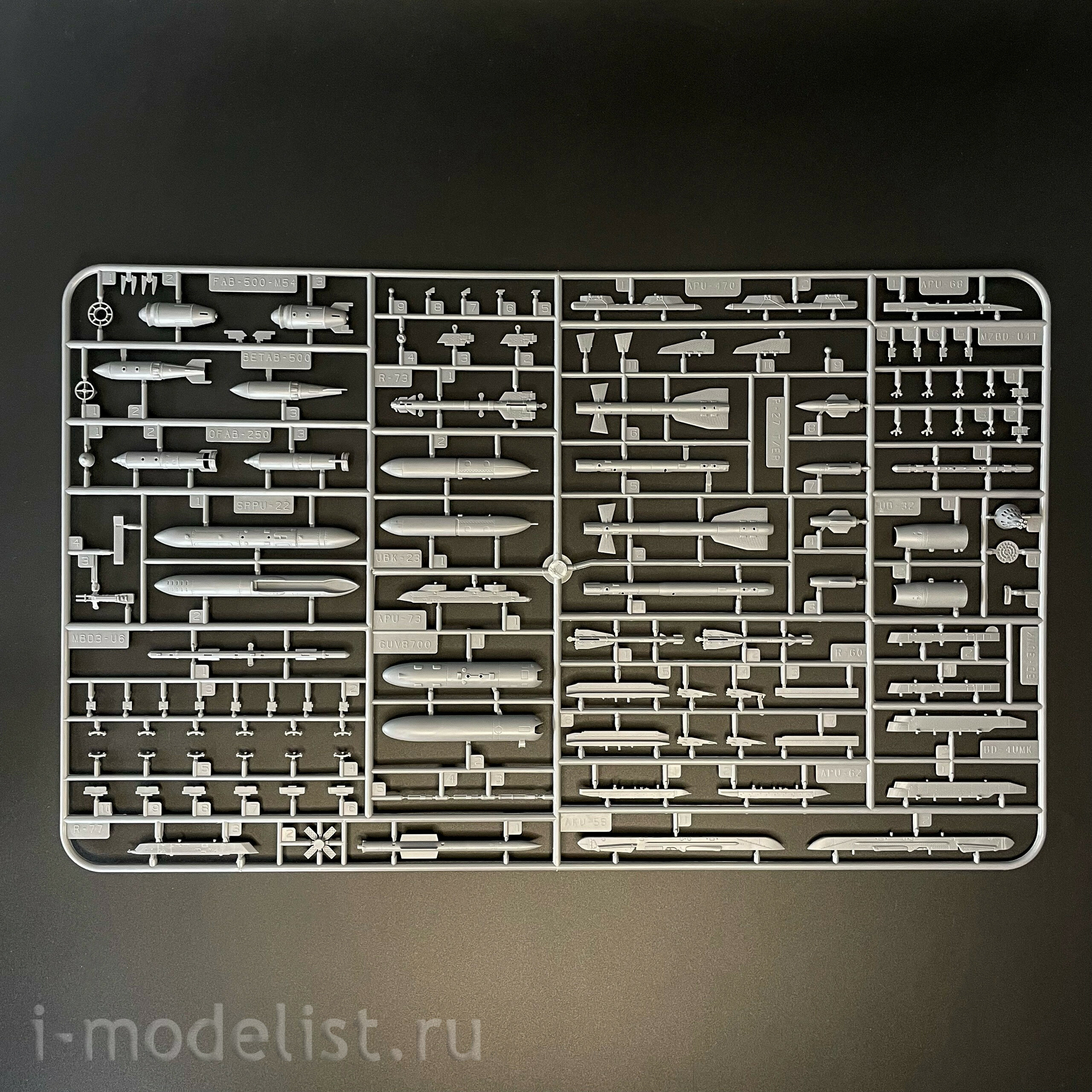 KH80144 Zimi Model 1/48 Самолёт S-17/22 в версии M3/M4