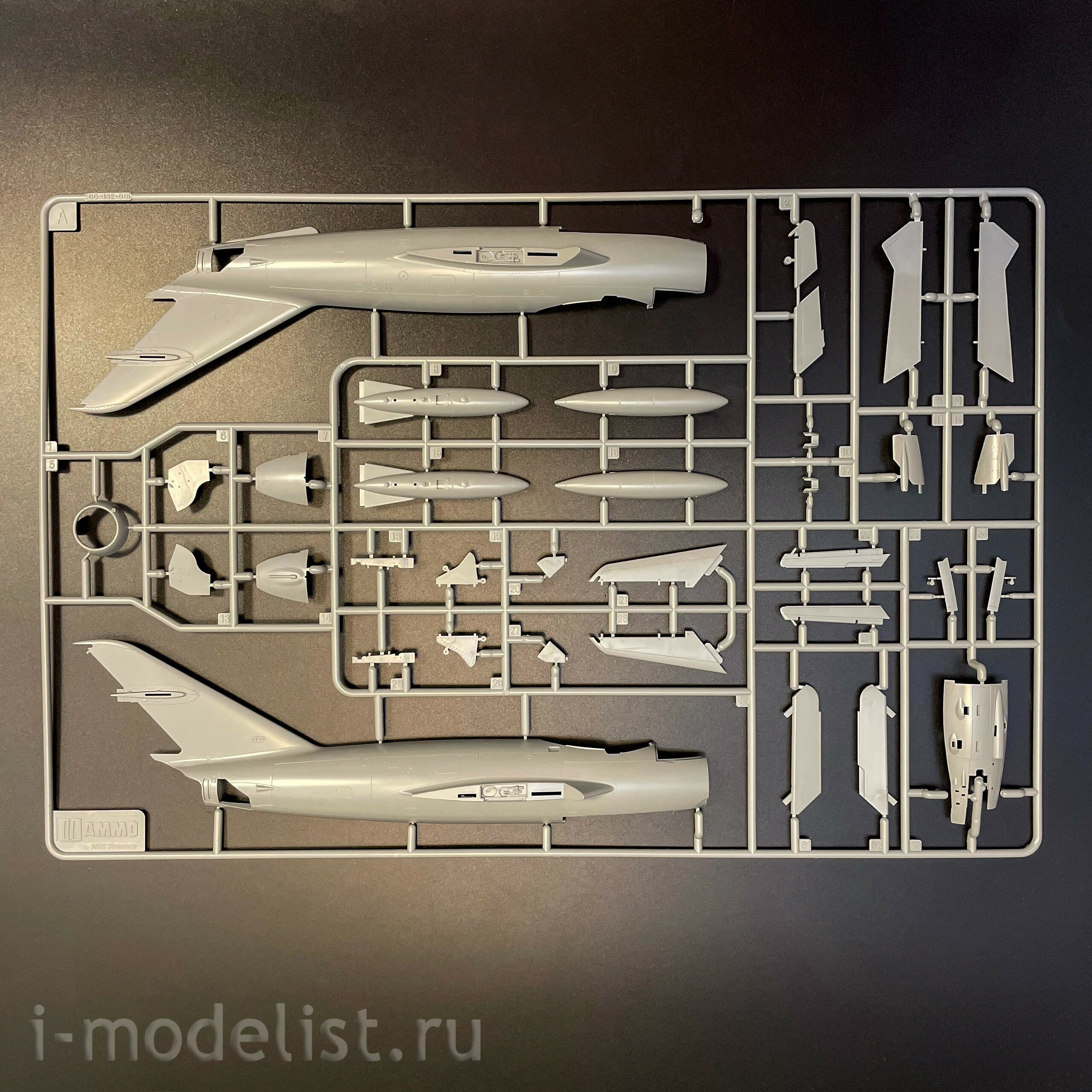 AMIG8513 Ammo Mig 1/48 Советский истребитель MiGG-17F / LIM-5 Польша-Куба-Ангола (Premium Edition)