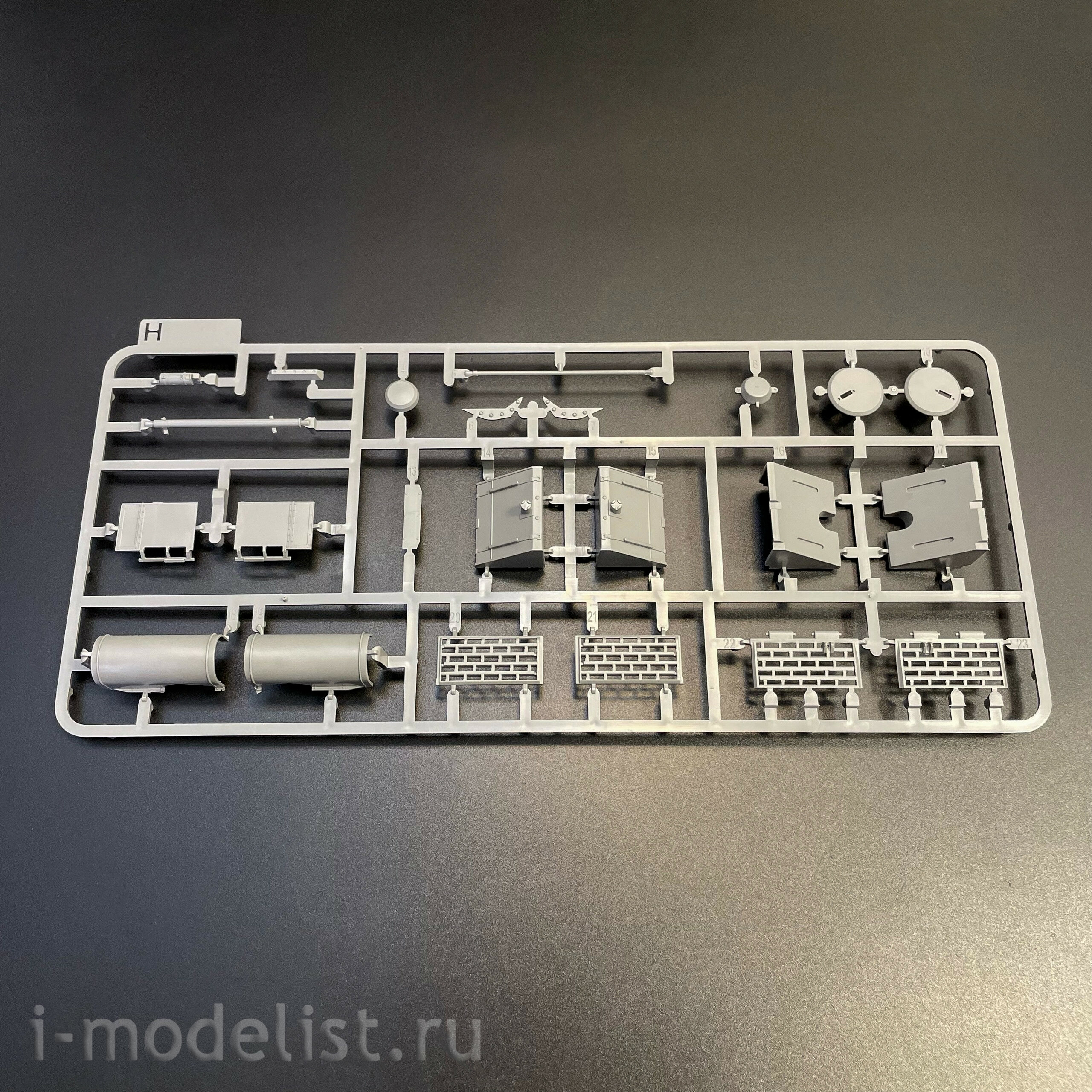 2196 Takom 1/35 Немецкий тяжёлый танк Sd.Kfz.181 Pz.Kpfw.VI Ausf.E - Tiger I ранний