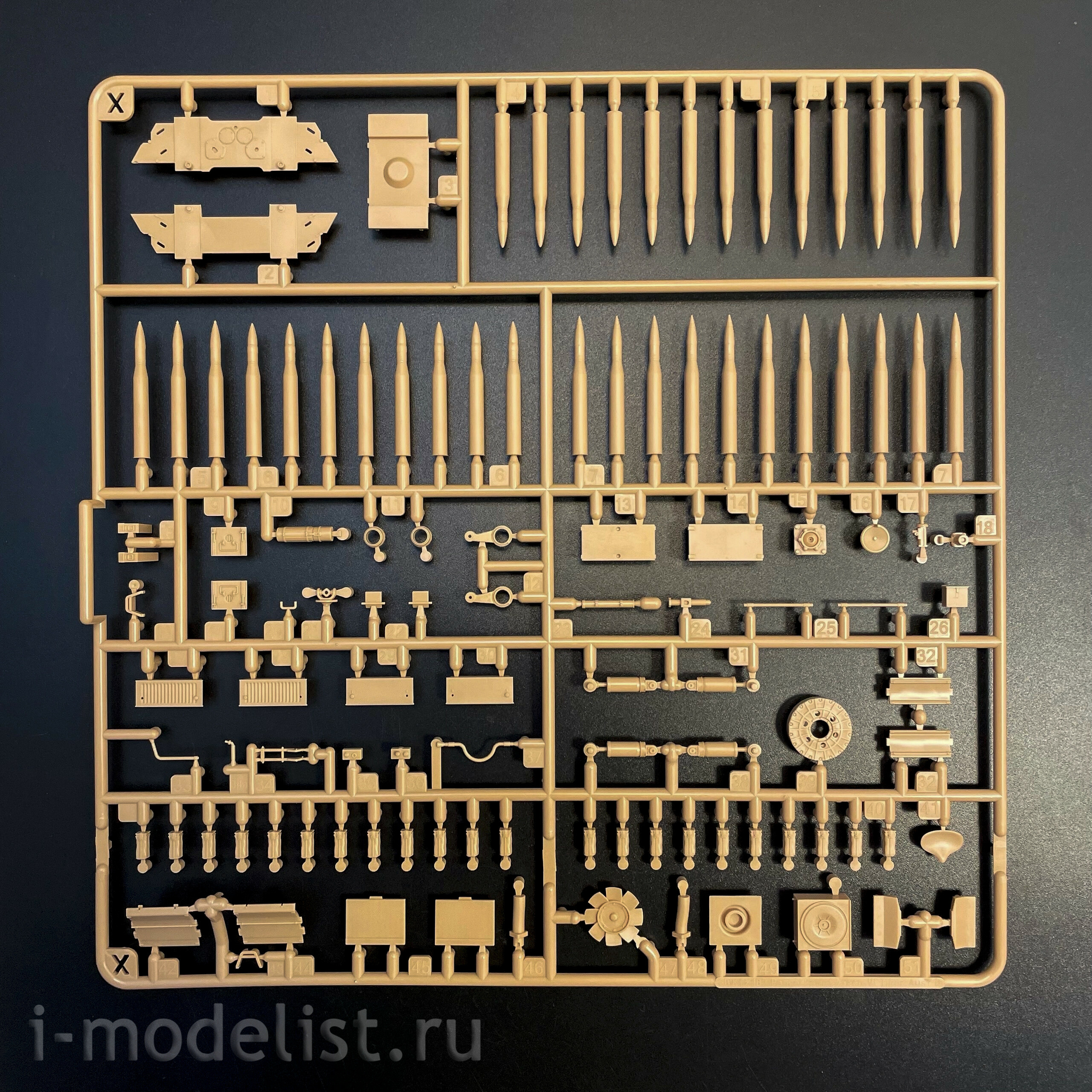 RM-5146 Rye Field Model 1/35 Немецкий танк Pz.Kpfw.VI Ausf.B King Tiger с башней Henschel Sd.Kfz. 182 (с полным интерьером)