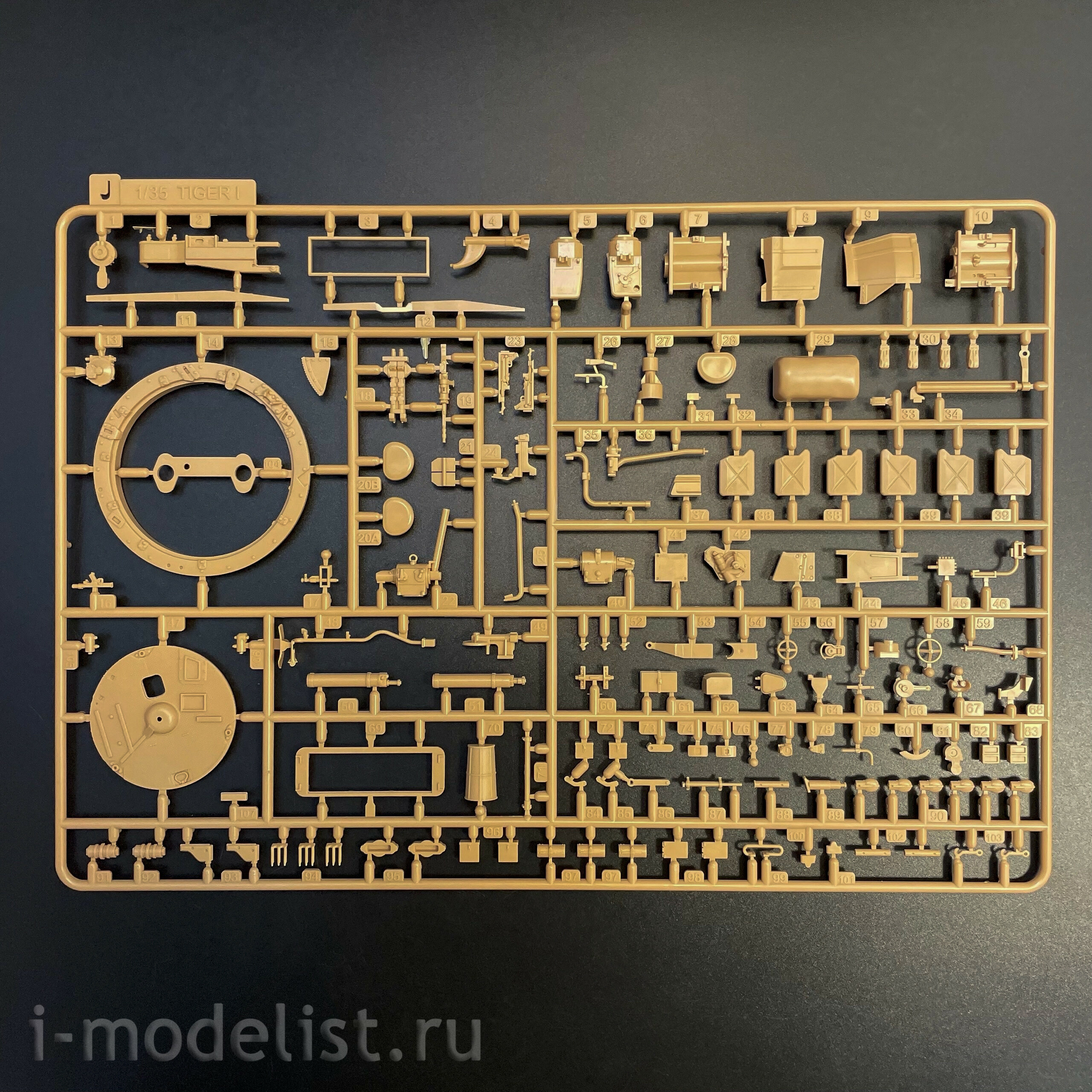 RM-5141 Rye Field Model 1/35 Набор полного интерьера для танка Тигр-1 (средний/ранний/поздний, 3 в 1)