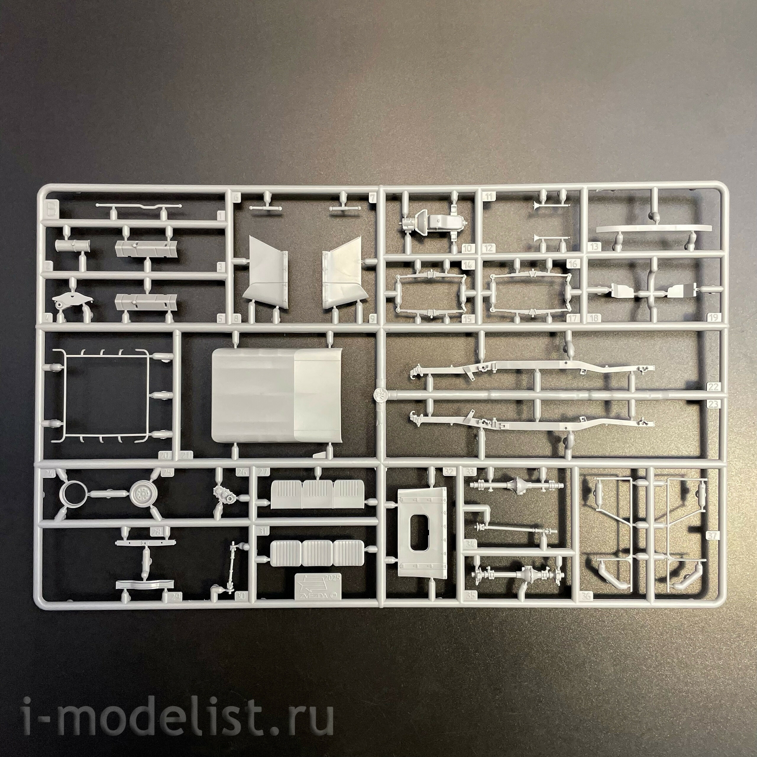 43007 Звезда 1/43 Советский военный внедорожник УАЗ-469