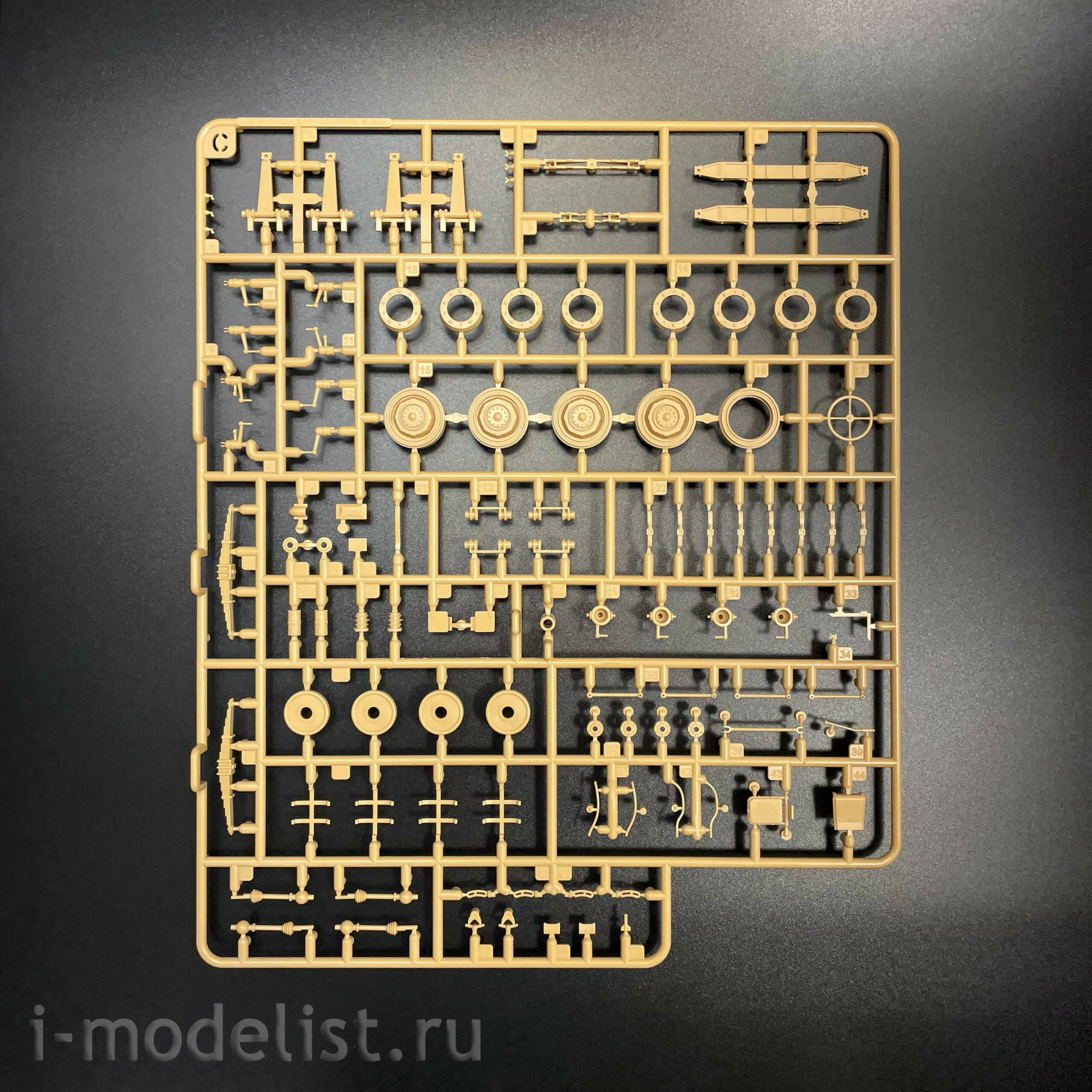 RM-5110 Rye Field Model 1/35 Бронеавтомобиль Sd.Kfz.234/2 PUMA с деталями двигателя