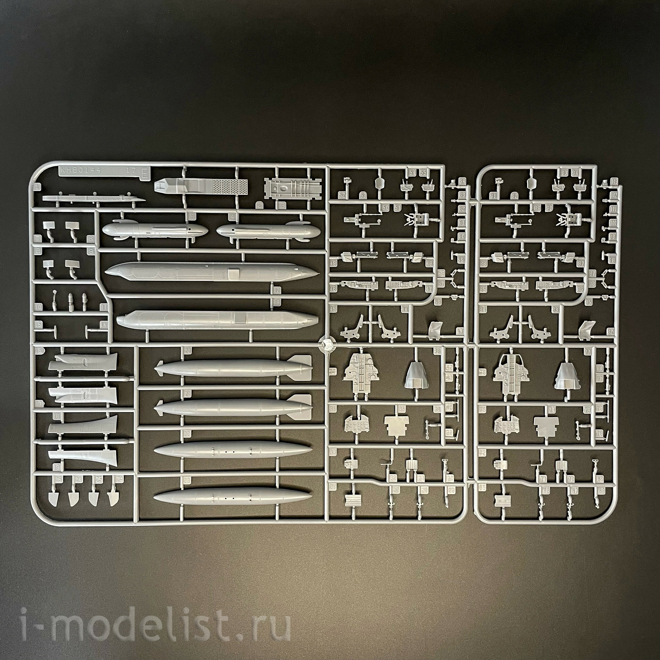 KH80144 Zimi Model 1/48 Самолёт S-17/22 в версии M3/M4