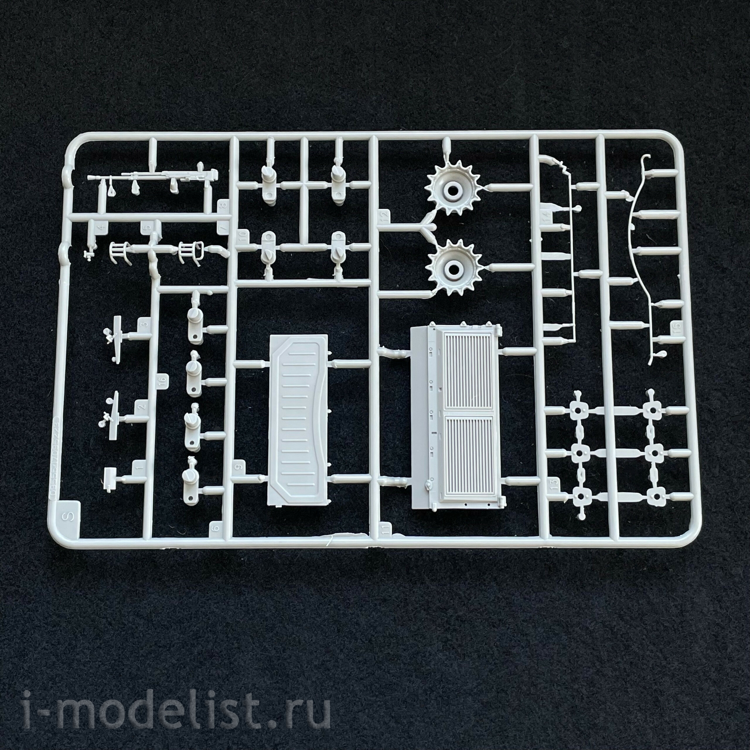 09603 Трубач 1/35 Российский танк Т-72М (по лицензии УВЗ)