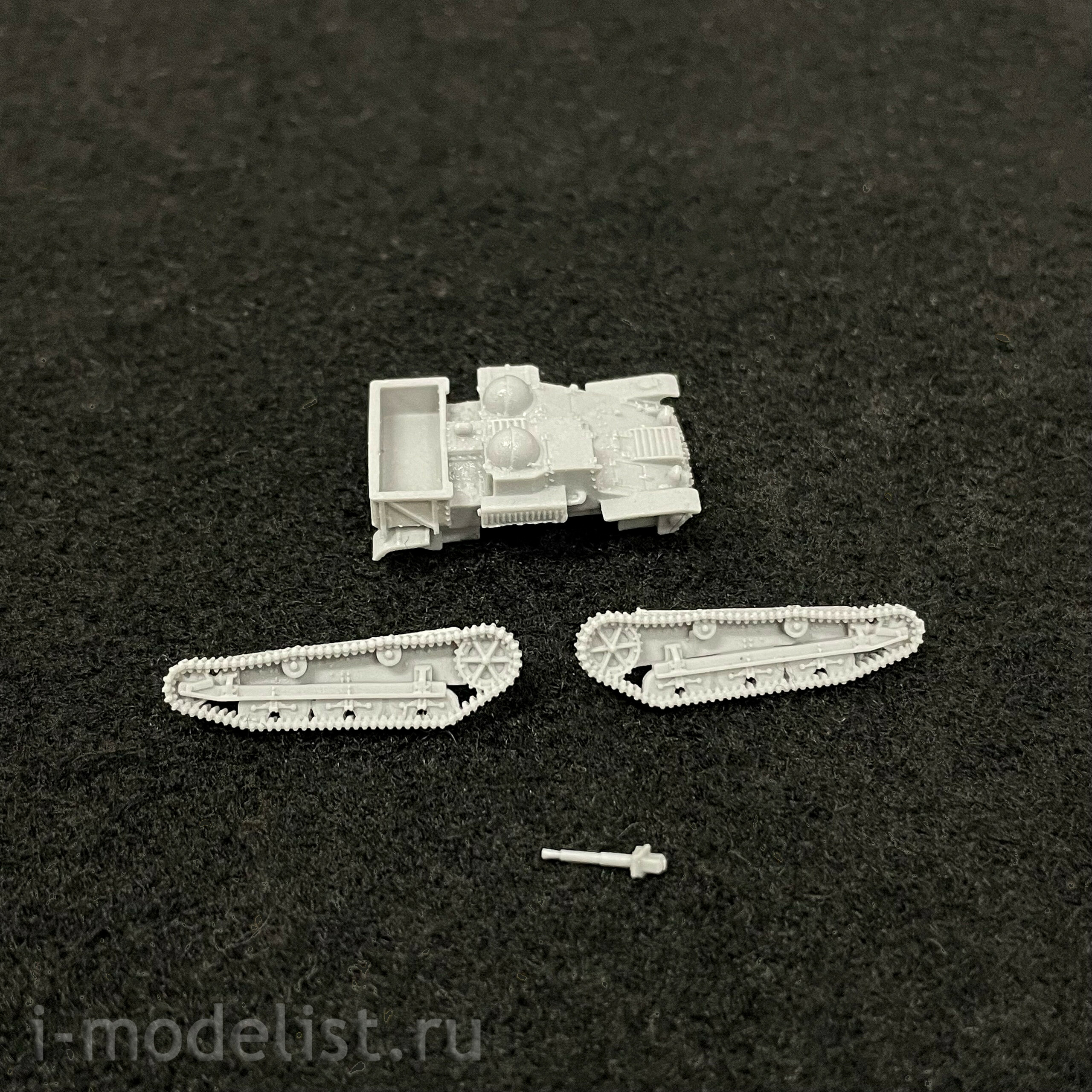 100194 Zebrano 1/100 Китайский бронетранспортёр Renault UE