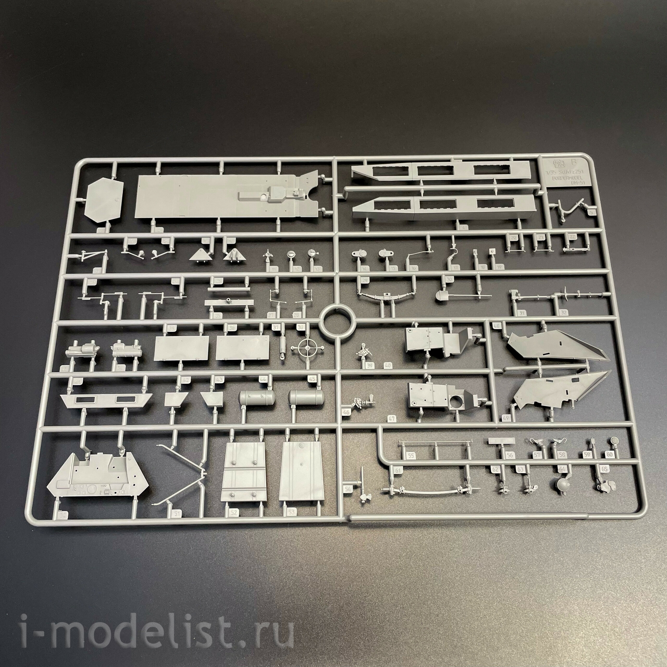 BT-042 Border Model 1/35 Немецкий бронетранспортёр Sd.Kfz.251D Ausf D. с башней R/35
