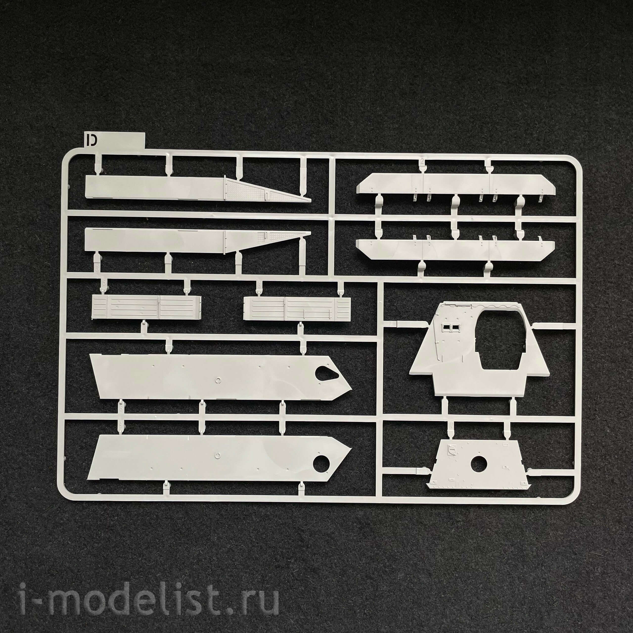 2171 Takom 1/35 Немецкая САУ Jagdpanzer 38(t) Hetzer (промежуточная) с полным интерьером