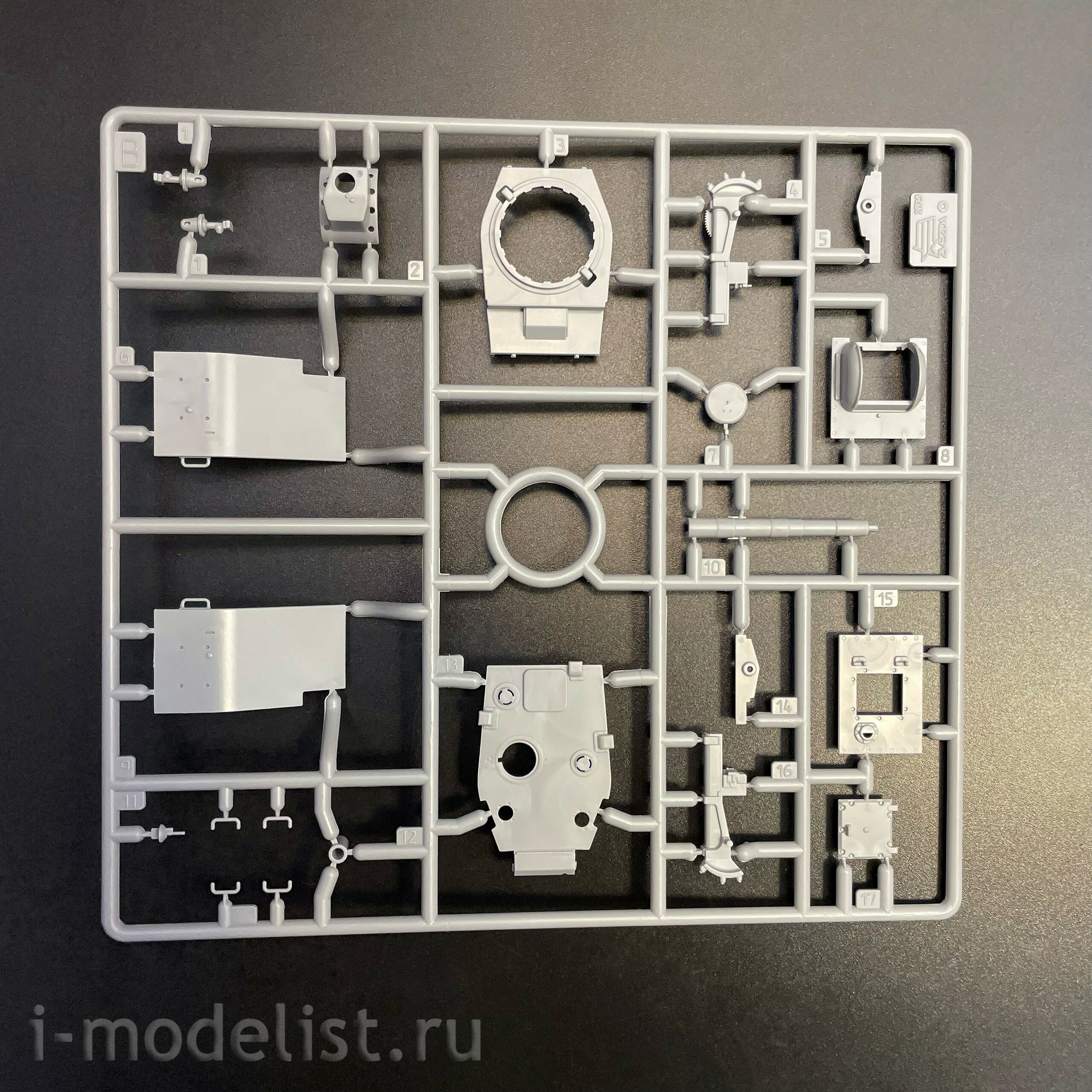 5084 Звезда 1/72 ПРЕДЗАКАЗ Советский тяжелый танк КВ-2