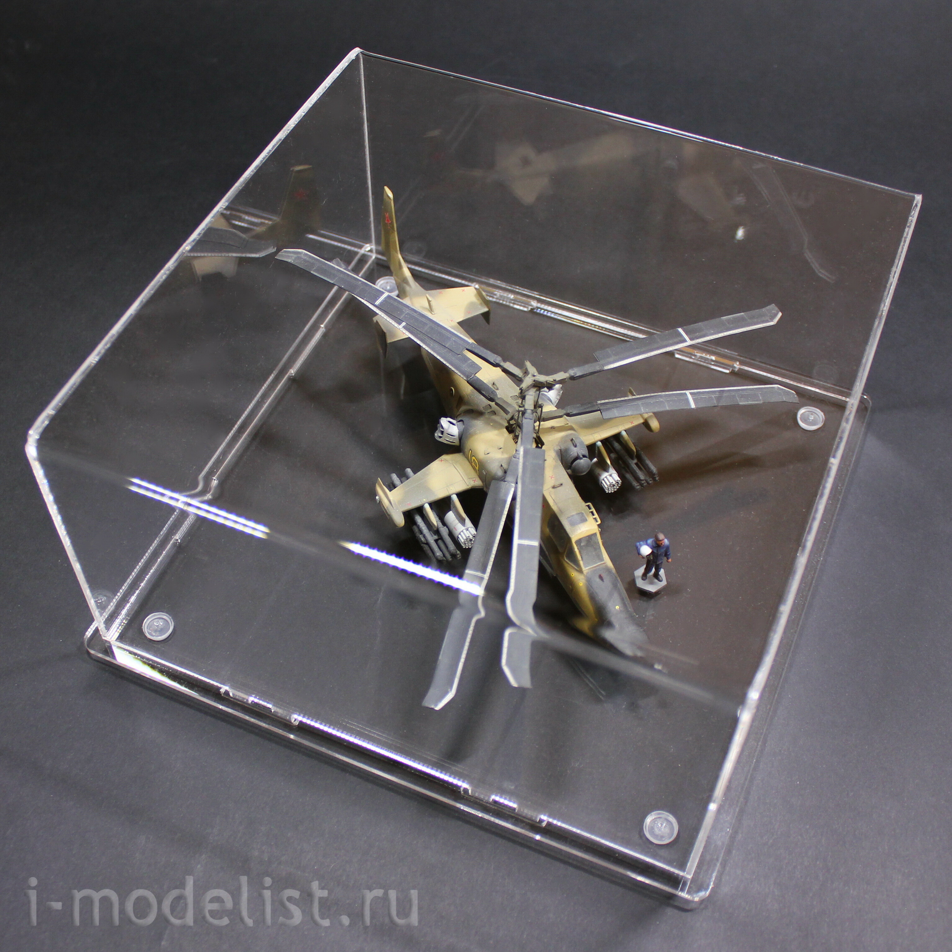LCB003 LemonCraft Бокс акриловый на пластиковом основании (для диорам и моделей) 200х200х100