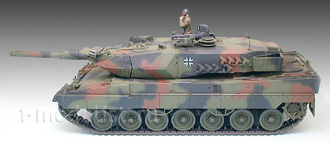 35242 Tamiya 1/35 Leopard 2A5 Main Battle Tank Немецкий танк, модификация 1993г. с фигурой командира