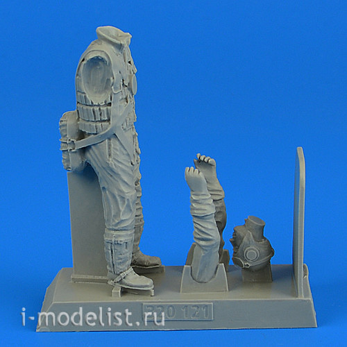 320 121 Aires 1/32 German Luftwaffe Pilot WWII with life jacket