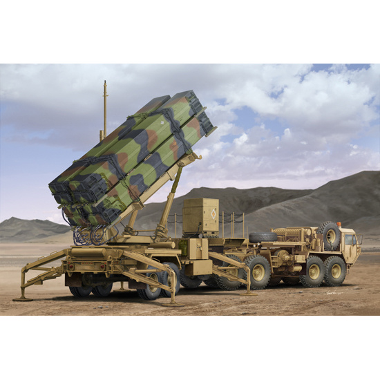 01037 Трубач 1/35 M983 HEMTT & M901 Launching station
