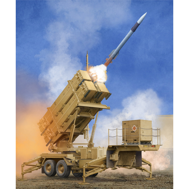 01040 Трубач 1/35 US M901 Launching Station w/MIM-104F Patriot SAM System (PAC-3) 