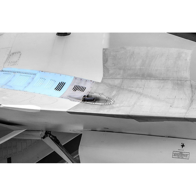 RS48119 Э.В.М. 1/48 Cтвол пушки ГШ-30-1 и вентиляционные решетки для модели Суххой-30СМ (Звезда)