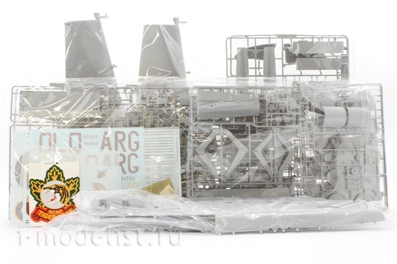 01E012 HK Models 1/32 Бомбардировщик Avro Lancaster B Mk.I Limited Edition Merit Exclusive