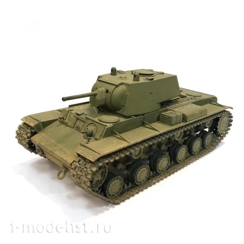 3624 Звезда 1/35 Советский тяжелый танк образца 1940 г. с пушкой Л-11 КВ-1