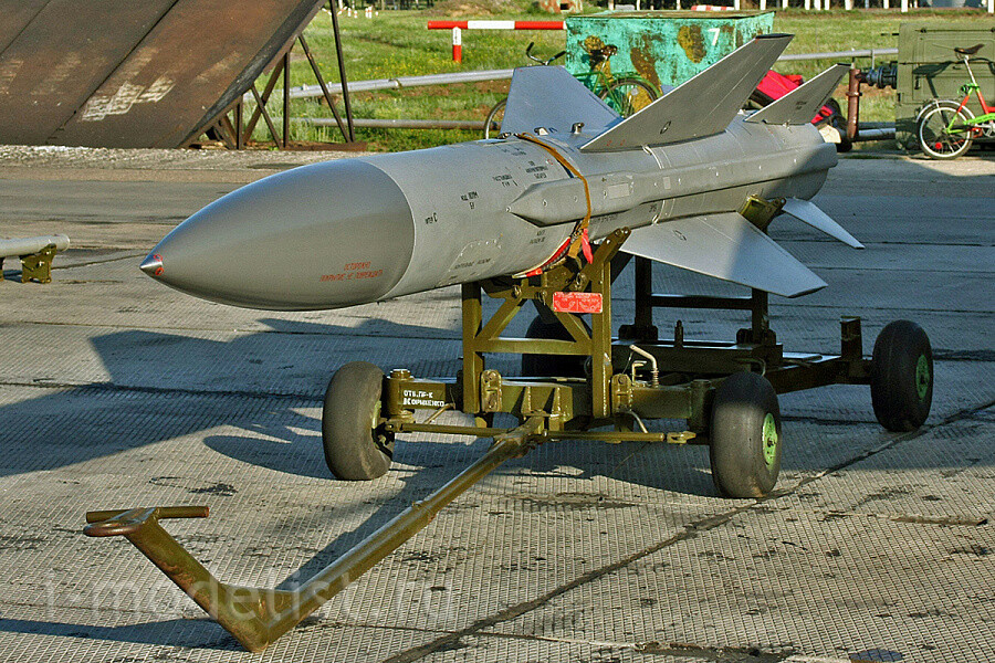 AMC72240 Advanced Modeling 1/72 Противорадиолокационная ракета Х-58У с АКУ-58
