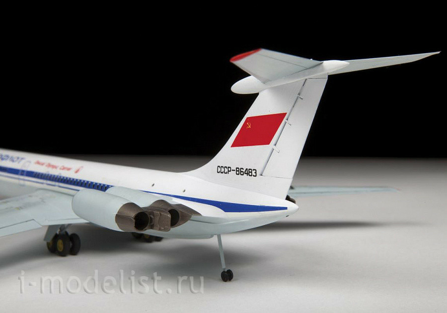 7013 Звезда 1/144 Советский пассажирский авиалайнер Ил-62М