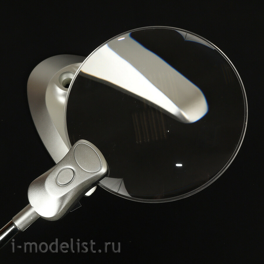 MW-2141-B MANWAH Лупа 4-кратная с подсветкой (на подставке)