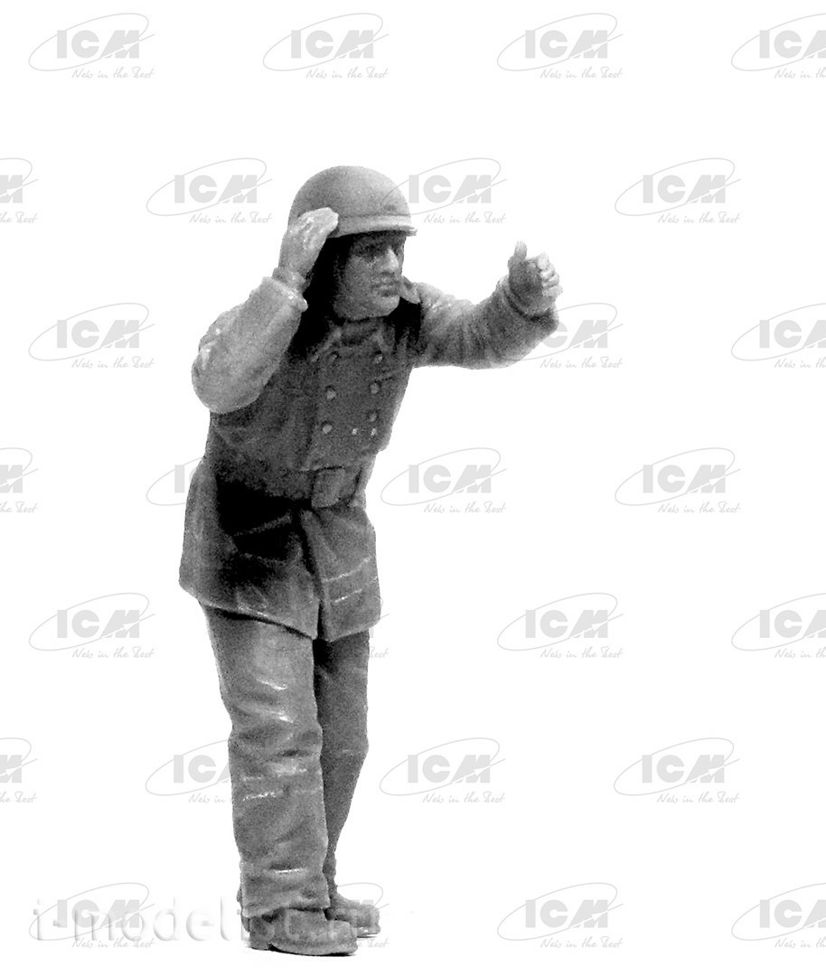 35902 ICM 1/35 Чернобыль #2. Огнеборцы АЦ-40-137А, 4 фигуры и картонная подставка с фоном