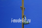 35D05 RB Model 1/35 Wooden pillar with 2 insulators and lamp