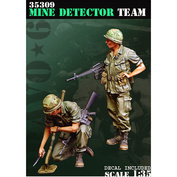 B6-35309 Bravo-6 1/35 Mine Detector Team / Команда миноискателей