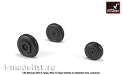 AW48032 Armory 1/48 set of wheel extensions for MiG-9 Fargo / MiG-15 Fagot (early) wheels with weighted tires