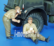158 Plusmodel 1/35 British Soldiers, WWII - Shaving & Resting 