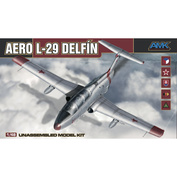 88002 AMK 1/48 Самолёт Aero L-29 Delfin