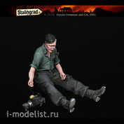 S-3174 Stalingrad 1/35 Panzer Crewman and Cat