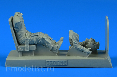 320 142 Aires 1/32 U.S.A.F. Pilot with seat for O-2