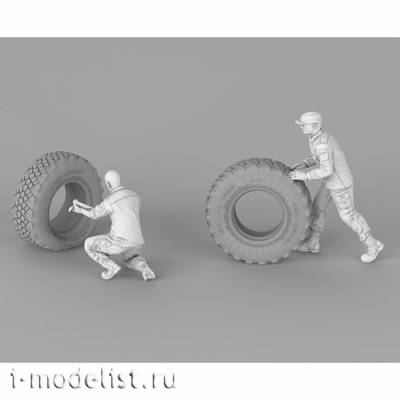 im35018 Imodelist 1/35 Комплект механиков (2 фигуры), меняющих спущенное колесо (одно колесо также входит в комплект) для К-4350 Мустанг
