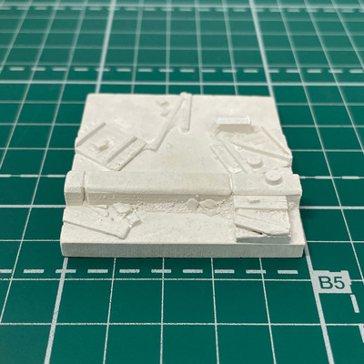 Б09 аRтБаZа 1/35 Фрагмент уличной дороги с разбитыми ящиками