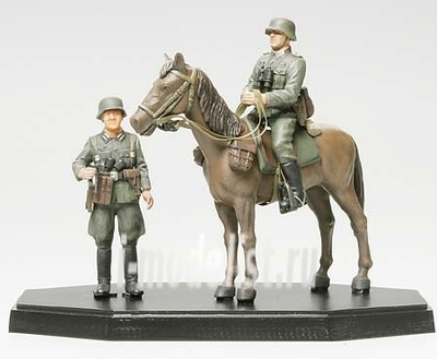 26011 Tamiya 1/35 Wermacht Mounted Infantry Finished German soldier on horse and 1 soldier figure (stand separately included)