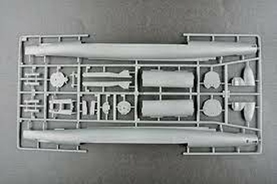 01695 Trumpeter 1/72 Soviet tactical bomber Tu-22 