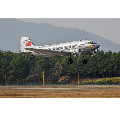 05813 Trumpeter 1/48 American short-haul transport aircraft DC-3