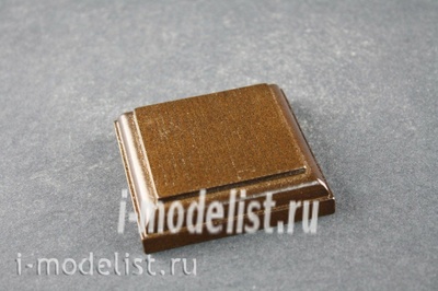 PL25 Plate Stand for miniatures (chestnut color) 50x50