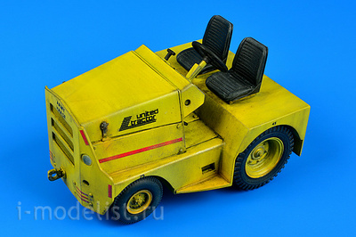 320 060 Aires 1/32 UNITED TRACTOR GC-340/SM340 tow tractor (dual mounting)